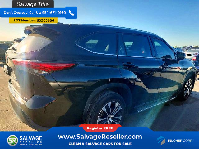 Used 2021 Toyota Highlander XLE FWD image 4