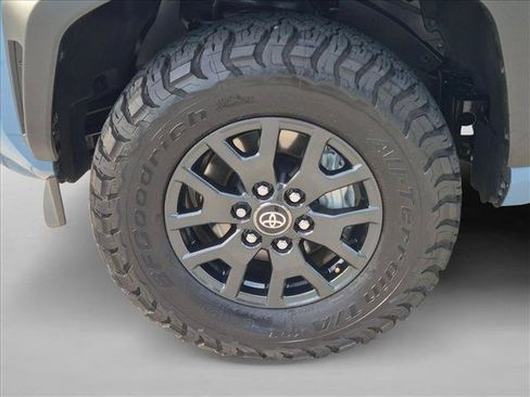 Certified 2025 Toyota 4Runner SR5 AWD/4WD image 22