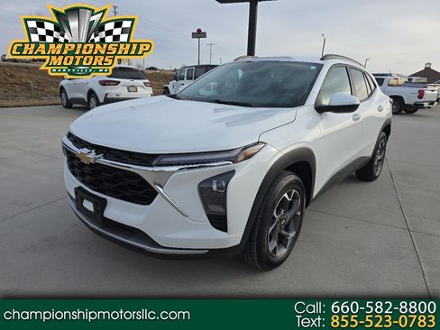 Used 2024 Chevrolet Trax LT image 1