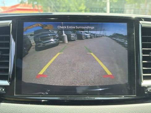 Used 2022 Chrysler Pacifica Touring-L FWD image 17