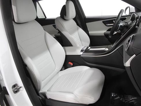 Used 2024 Mercedes-Benz GLC 300 4MATIC image 16