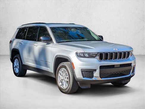 New 2025 Jeep Grand Cherokee L Laredo image 9