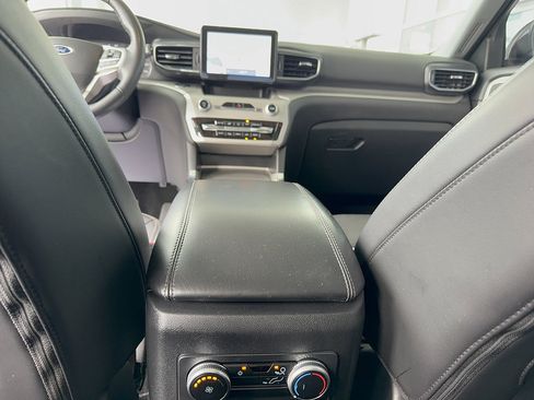 Certified 2022 Ford Explorer XLT w/ Equipment Group 202A RWD image 31
