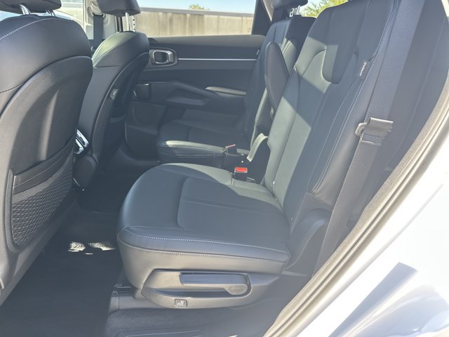 Certified 2025 Kia Sorento EX w/ Panoramic Sunroof Package AWD/4WD image 38