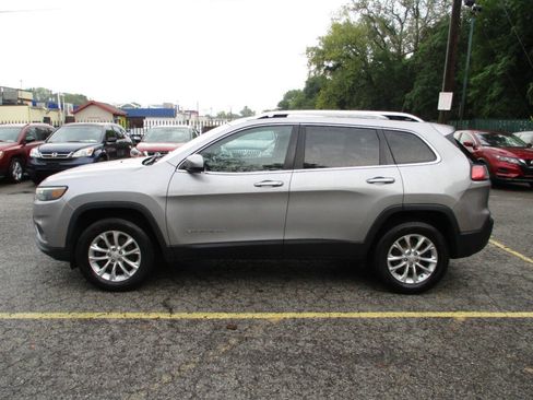 Used 2019 Jeep Cherokee Latitude w/ Popular Appearance Group AWD/4WD image 9