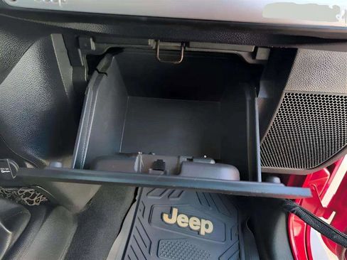 Used 2015 Jeep Wrangler Unlimited Sahara image 20