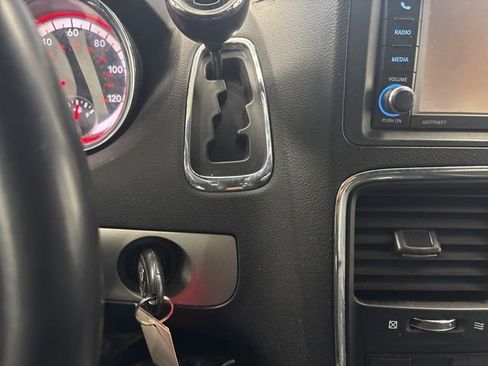 Used 2014 Dodge Grand Caravan R/T image 40