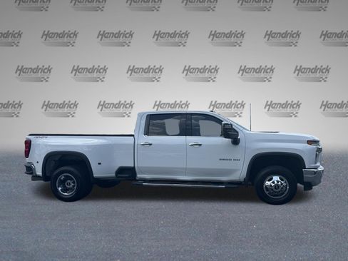 Used 2022 Chevrolet Silverado 3500 LTZ w/ LTZ Convenience Package AWD/4WD image 11