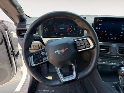 Used 2025 Ford Mustang Coupe RWD image 12