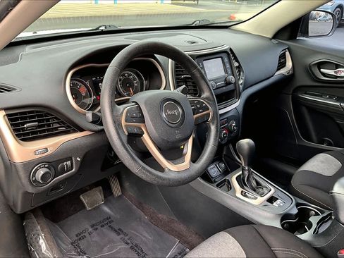 Used 2016 Jeep Cherokee Sport image 17