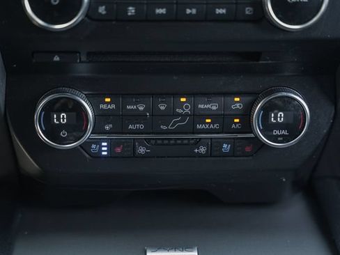 Used 2018 Ford Expedition XLT w/ Equipment Group 202A AWD/4WD image 33