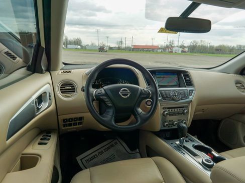 Used 2019 Nissan Pathfinder SL image 14