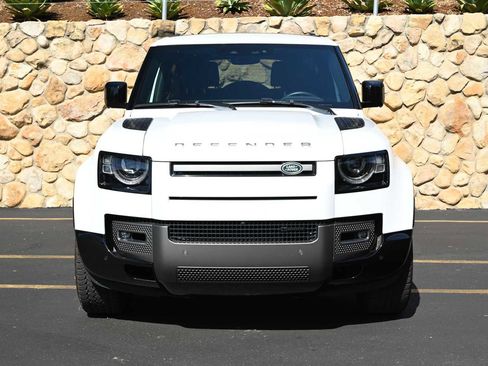 Used 2023 Land Rover Defender 90 X-Dynamic SE image 2