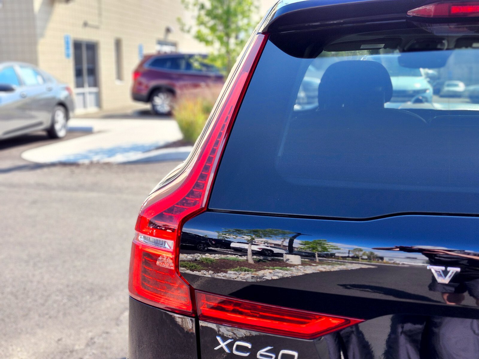 Used 2018 Volvo XC60 T6 Inscription w/ Convenience Package AWD/4WD image 9