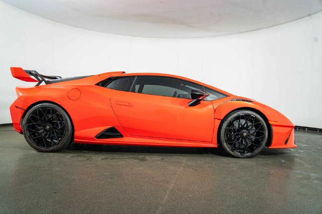 Used 2022 Lamborghini Huracan STO RWD image 9