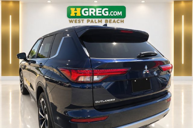 Used 2024 Mitsubishi Outlander SE AWD/4WD image 2