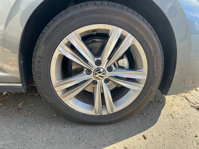 Used 2024 Volkswagen Jetta SE FWD image 5