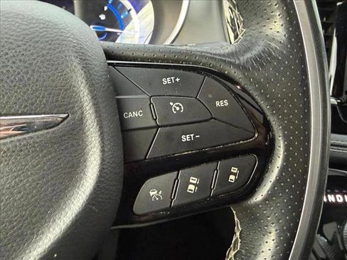 Used 2020 Chrysler Pacifica Limited w/ Advanced Safetytec Group FWD image 23