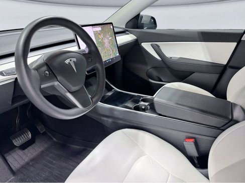 Used 2021 Tesla Model Y Long Range image 16