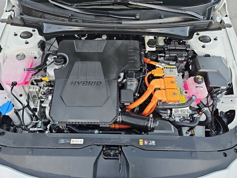 Certified 2025 Hyundai Elantra Limited image 31