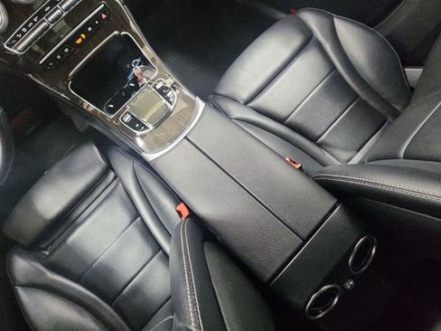 Used 2020 Mercedes-Benz GLC 300 4MATIC image 24