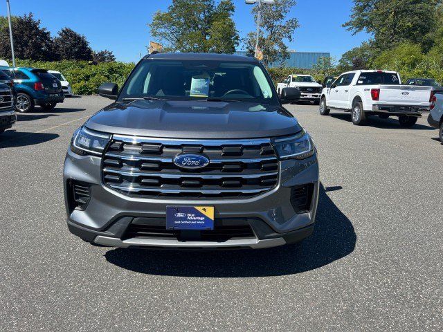 Used 2025 Ford Explorer Active AWD/4WD image 29