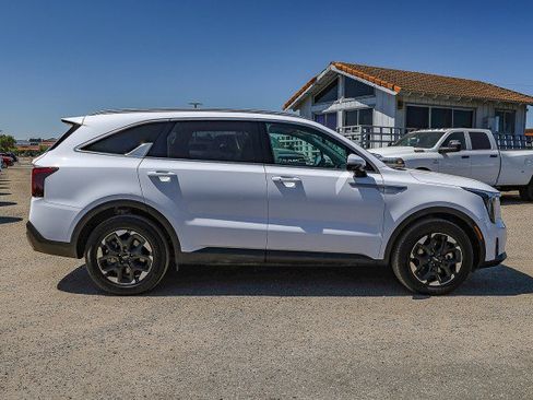 Used 2025 Kia Sorento S w/ Panoramic Sunroof Package FWD image 3