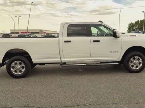 Used 2024 RAM 2500 Big Horn AWD/4WD image 9