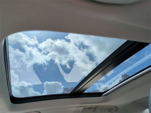 Used 2025 Volvo S60 B5 Plus image 18