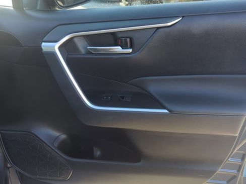 Used 2022 Toyota RAV4 XLE w/ Convenience Package image 22