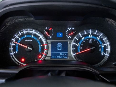 Used 2017 Toyota 4Runner SR5 AWD/4WD image 18