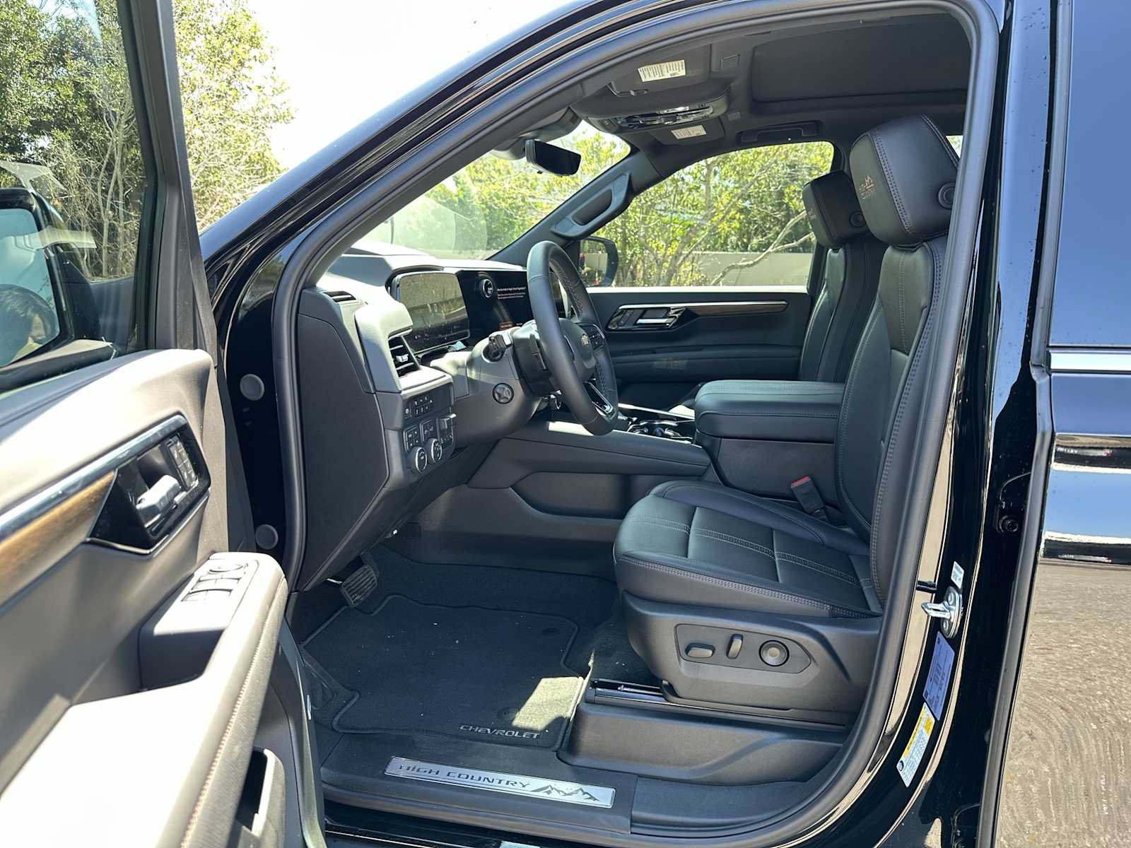 New 2026 Chevrolet Tahoe High Country w/ Sun And Tow Package AWD/4WD image 2