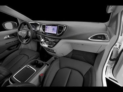Used 2024 Chrysler Pacifica Touring-L FWD image 30