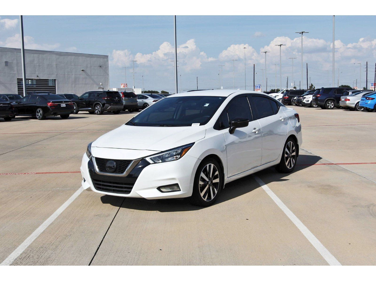 Used 2021 Nissan Versa SR w/ Convenience Package FWD image 3