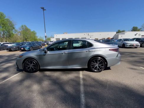 Used 2024 Toyota Camry SE FWD image 8