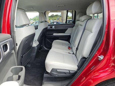 Used 2025 Hyundai Santa Fe SEL FWD image 17