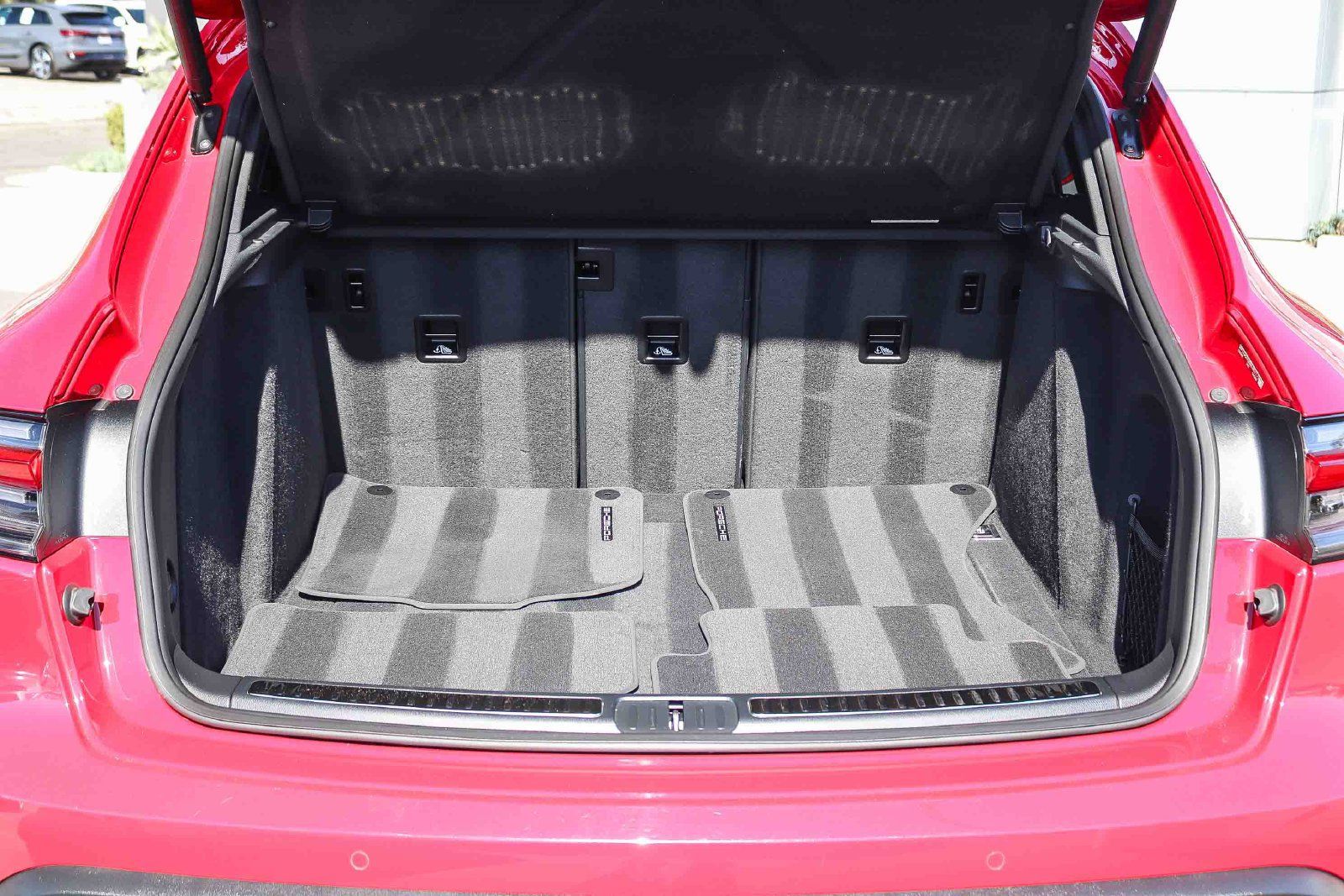 Used 2022 Porsche Macan AWD/4WD image 28