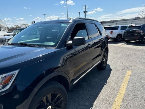 Used 2018 Ford Explorer XLT AWD/4WD image 8