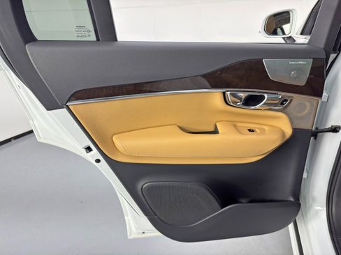 Used 2016 Volvo XC90 T6 Momentum w/ Momentum Plus Package image 41