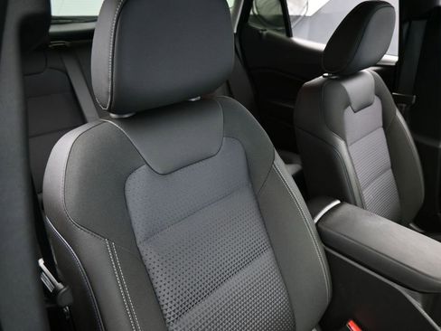Used 2025 Chevrolet Trax LT w/ Driver Confidence Package FWD image 38