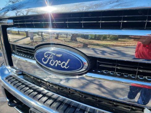 Used 2013 Ford F250 Lariat w/ Lariat Ultimate Pkg image 3