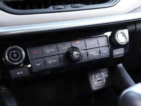 Used 2025 Jeep Compass Limited AWD/4WD image 13