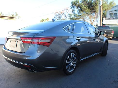 Used 2017 Toyota Avalon XLE Premium w/ Preferred Accessory Package FWD image 5