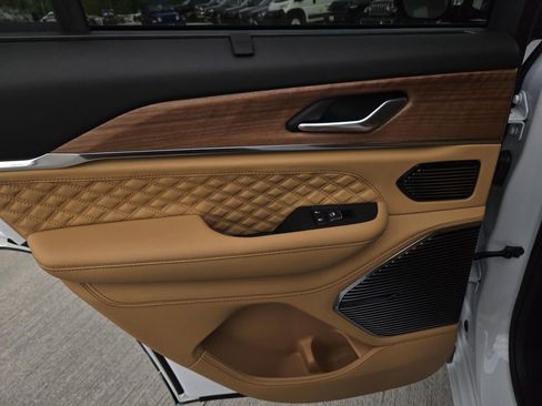 New 2026 Jeep Grand Cherokee Summit w/ Obsidian Package image 13