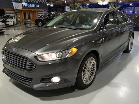 Used 2016 Ford Fusion SE w/ Equipment Group 202A FWD image 1