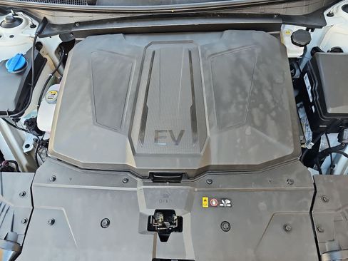 Certified 2025 Hyundai Ioniq 5 SEL RWD image 13
