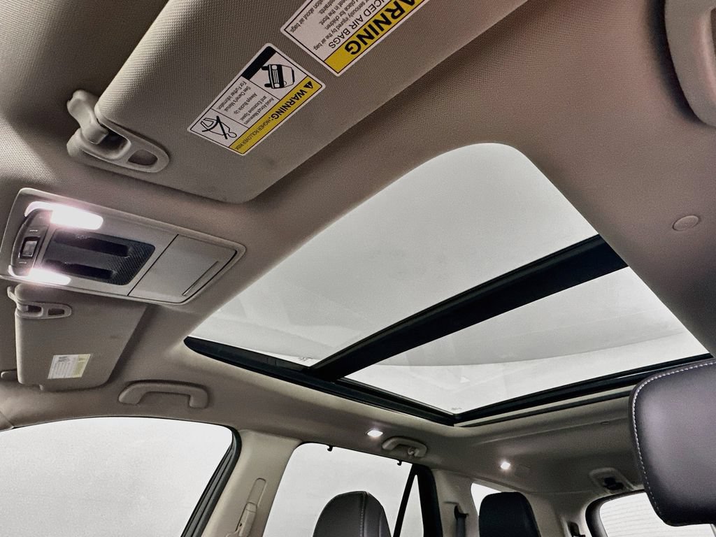 Certified 2025 Honda Pilot Touring image 11