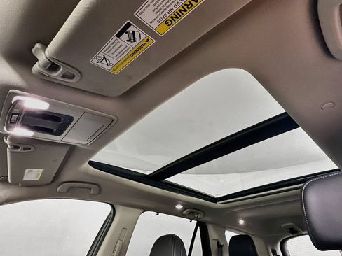 Certified 2025 Honda Pilot Touring image 11