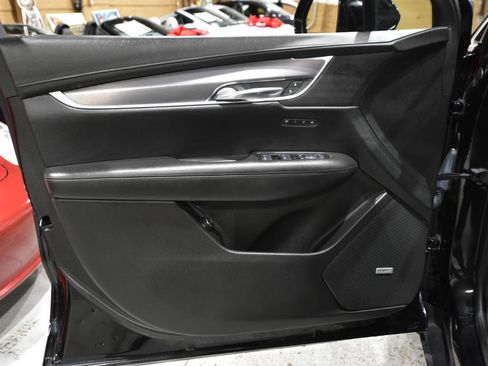 Used 2017 Cadillac XT5 Luxury w/ Driver Awareness Package image 15