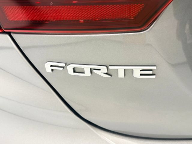 Used 2022 Kia Forte GT w/ GT Technology Package FWD image 11